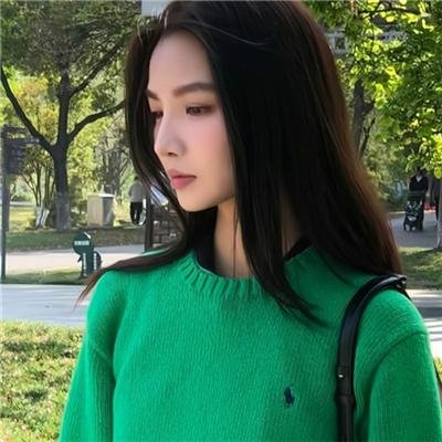 腰间持枪