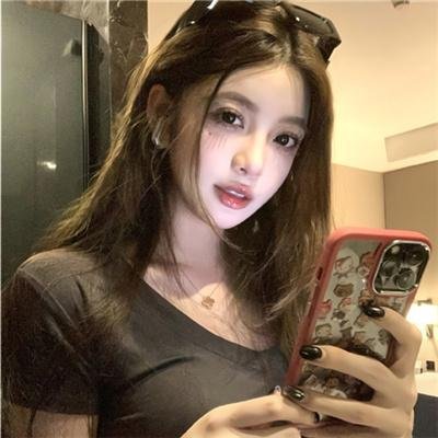 指尖相触，恋恋不舍